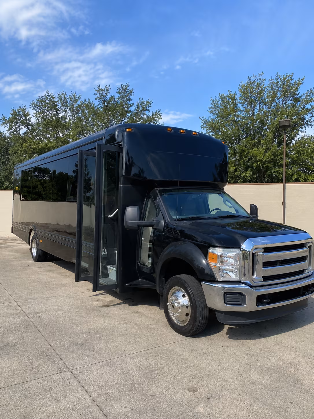 bremerton 20 passenger party bus