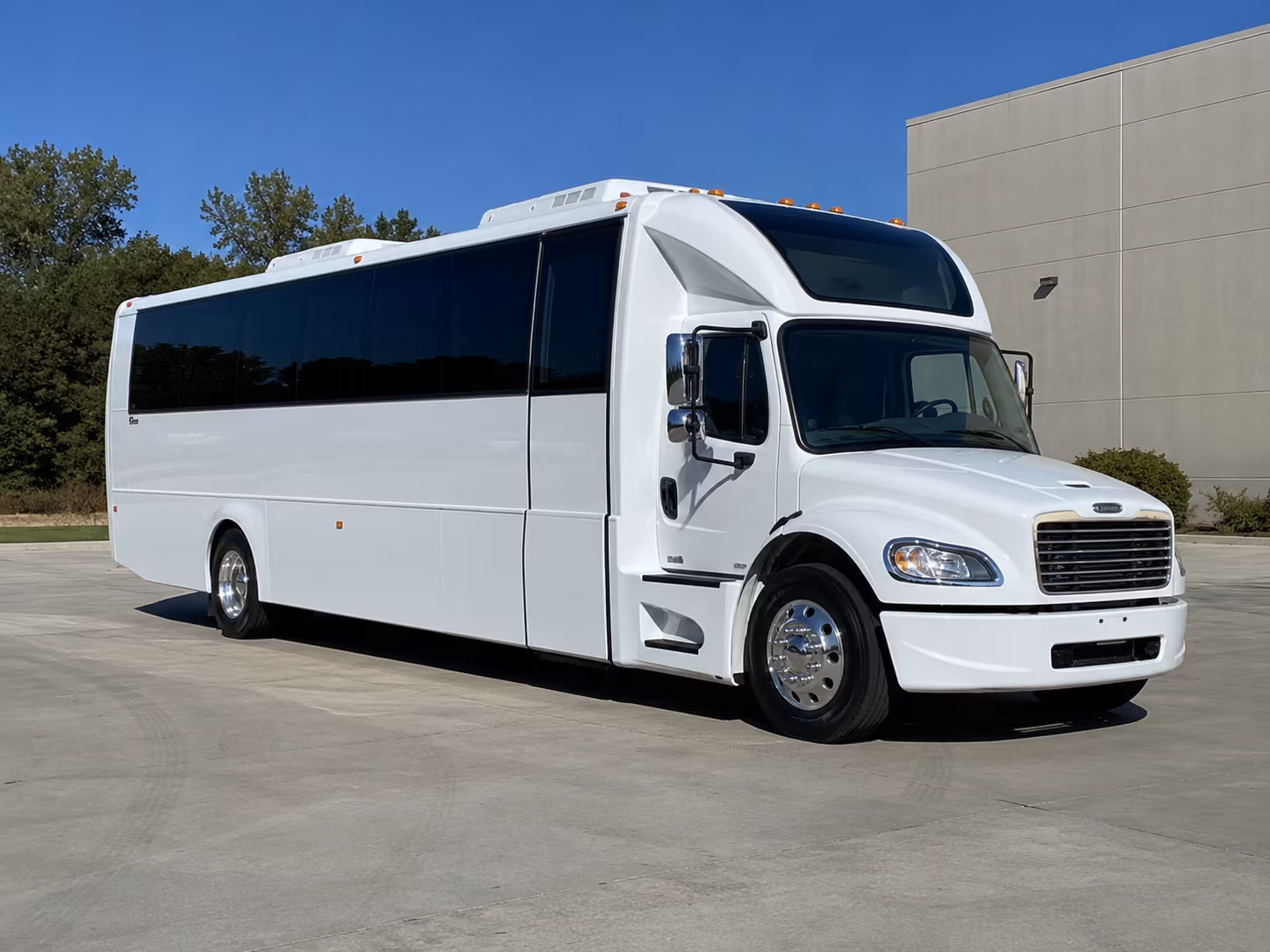 bremerton 28 passenger party bus
