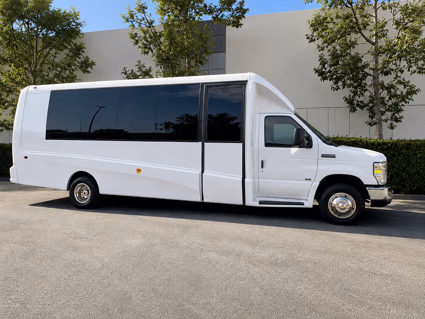 moving your wedding party in style around bremerton washington